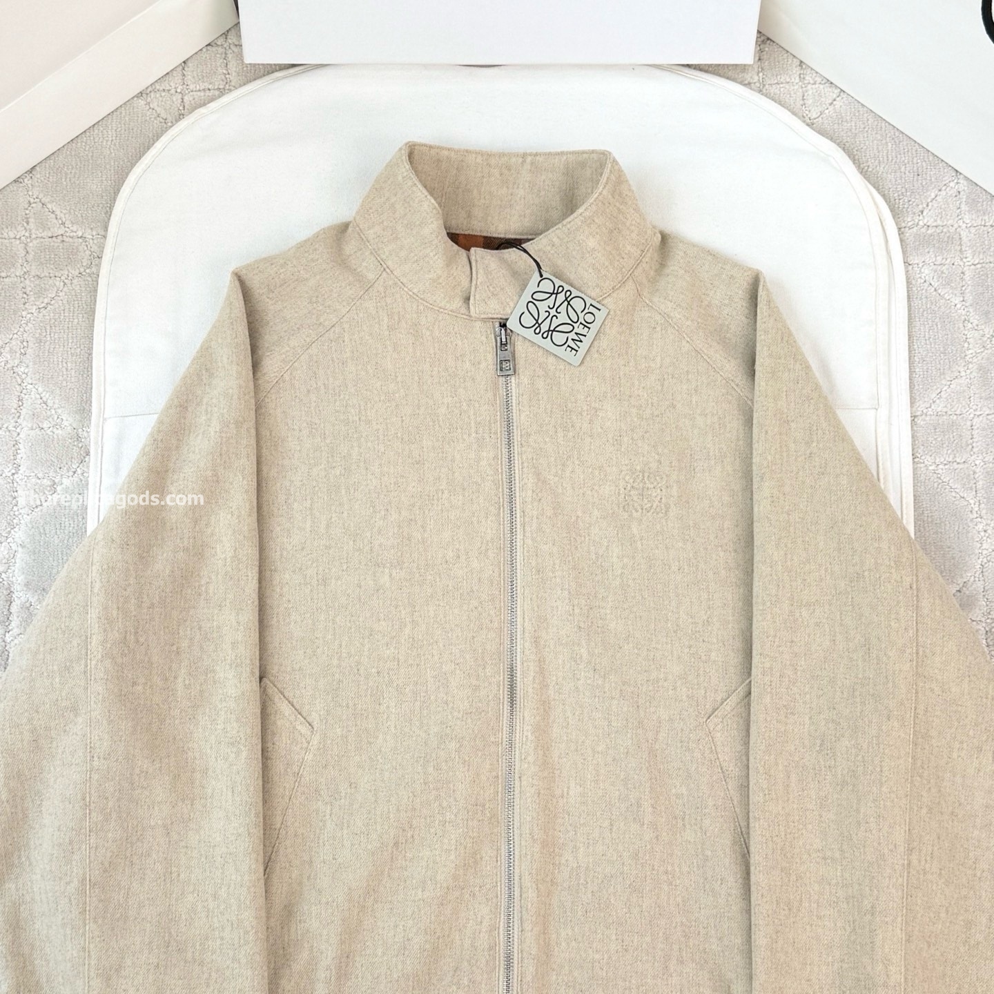 STAND-UP COLLAR JACKET IN BEIGE