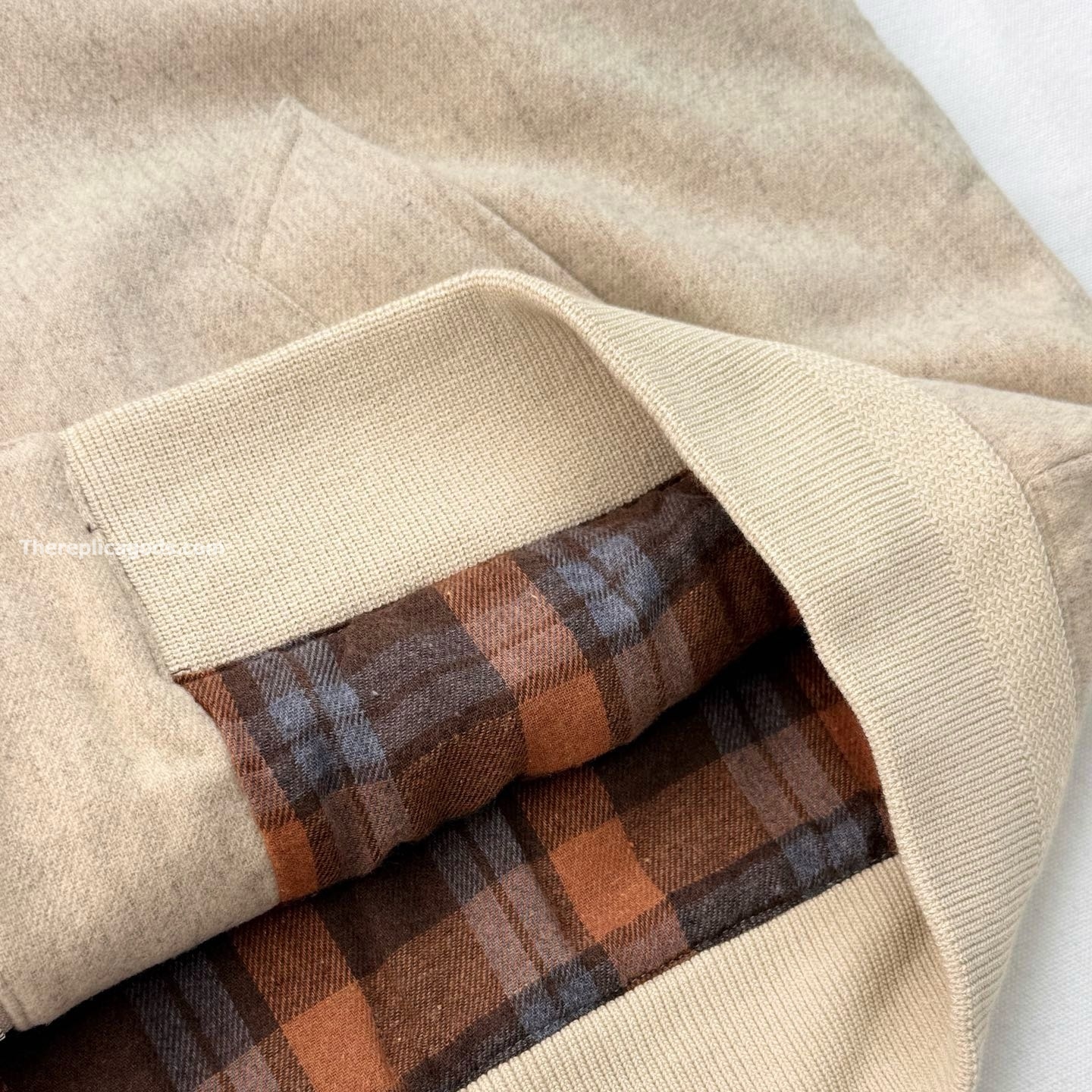 STAND-UP COLLAR JACKET IN BEIGE