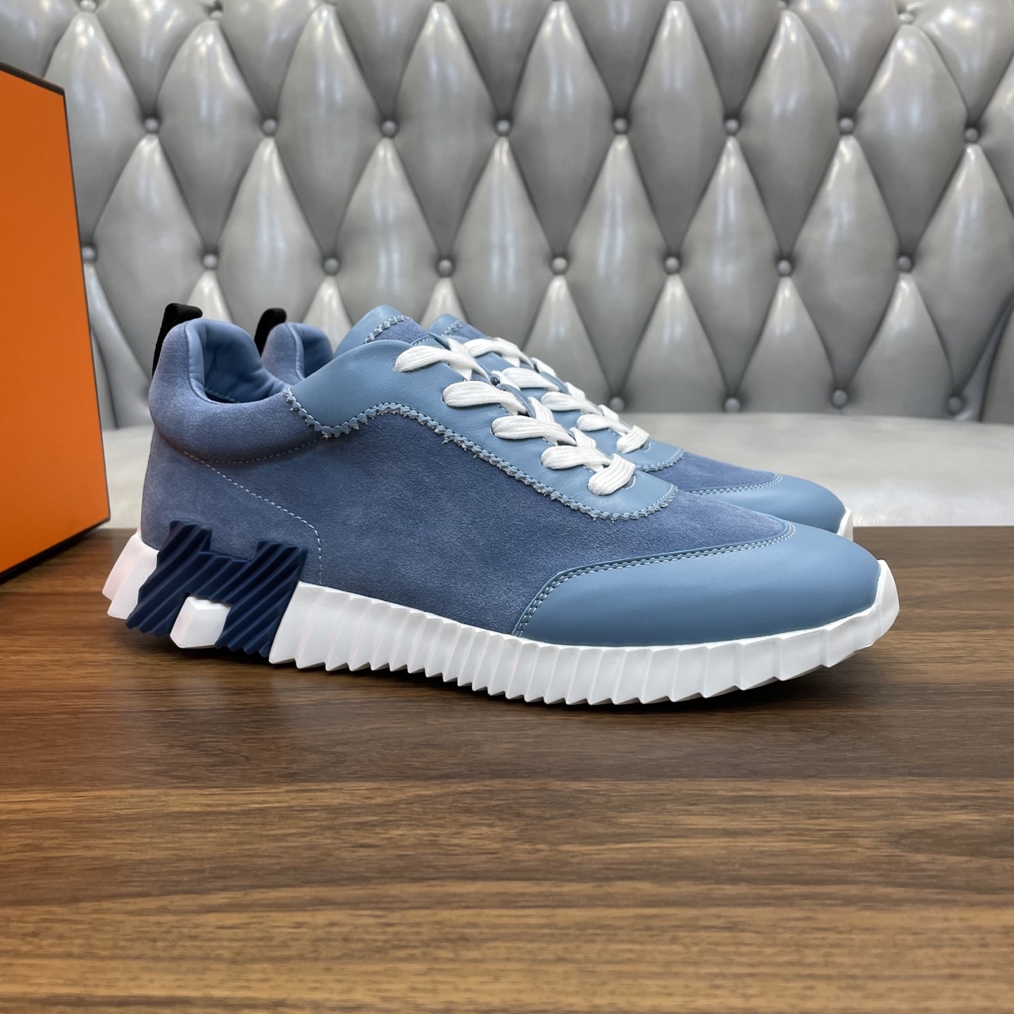 BOUNCING SNEAKERS IN BLUE - H359