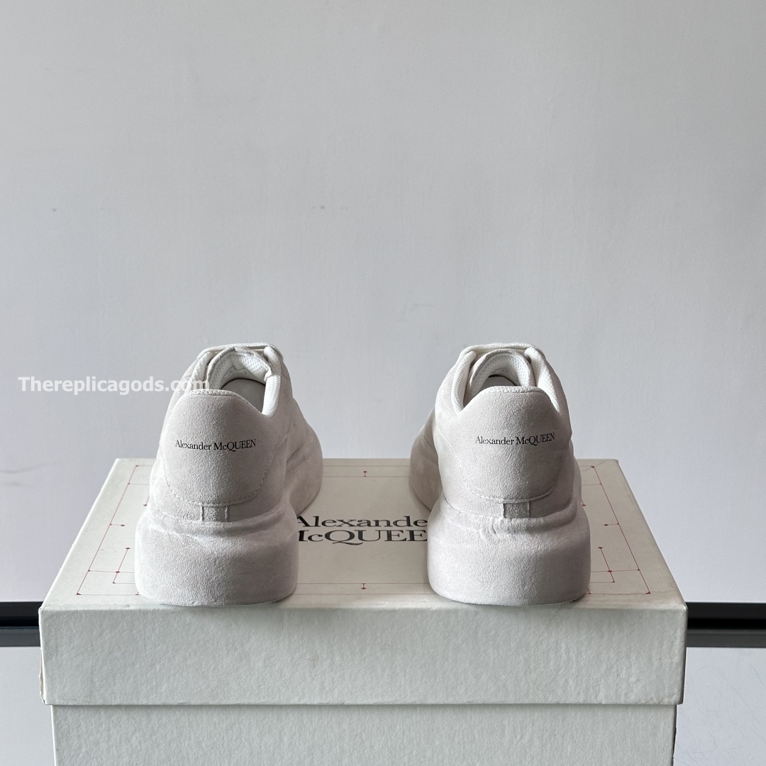 OVERSIZED SUEDE SNEAKERS IN GREY - - AM144