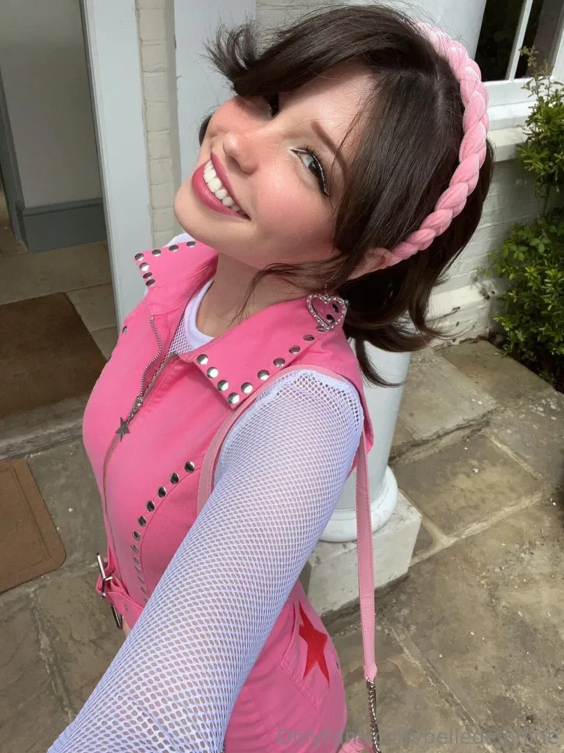 Bashing it with Belle Delphine - The Stranded - Femsub