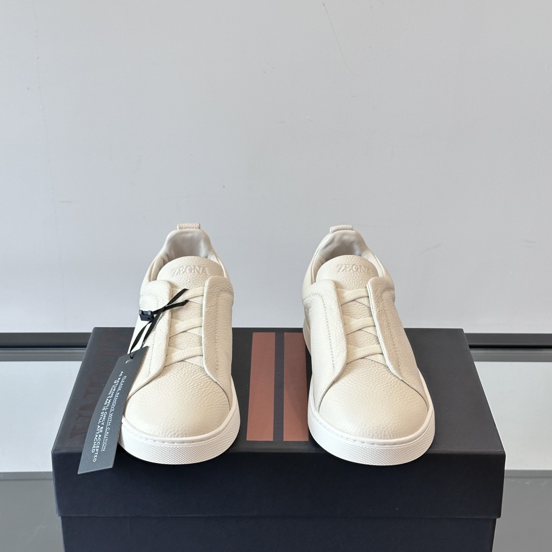 TRIPLE WHITE LEATHER TRIPLE STITCH SNEAKERS