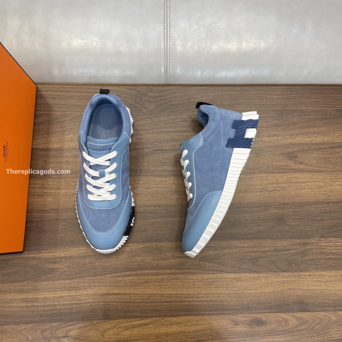 BOUNCING SNEAKERS IN BLUE - H359