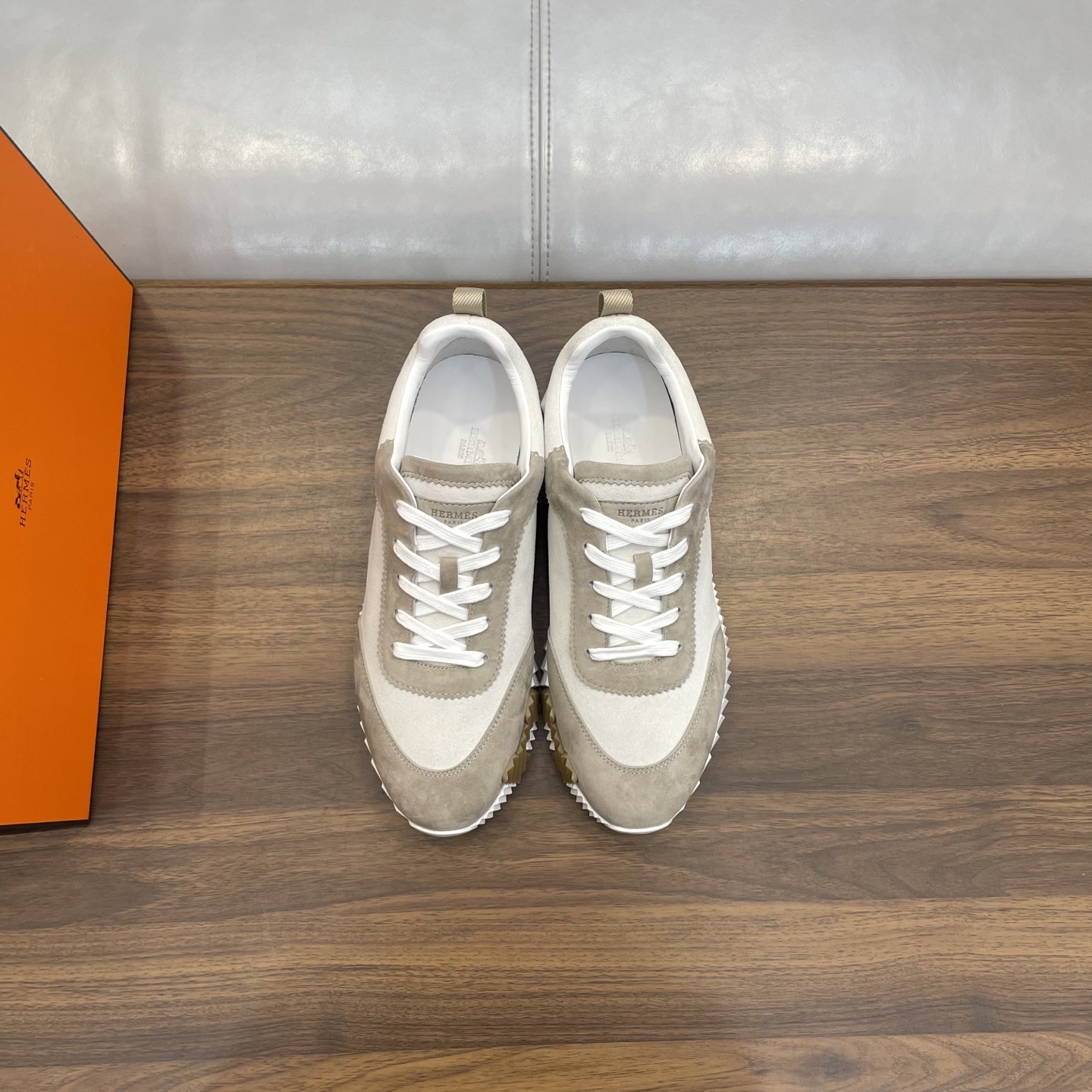 BOUNCING SNEAKERS IN BEIGE - H360