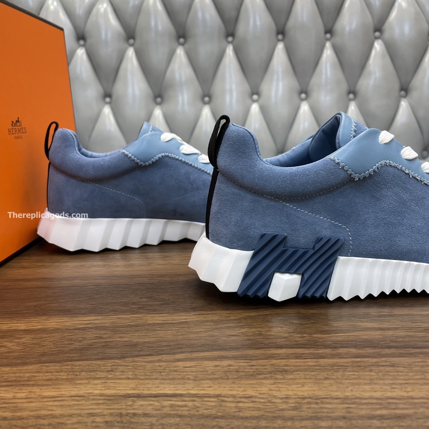 BOUNCING SNEAKERS IN BLUE - H359