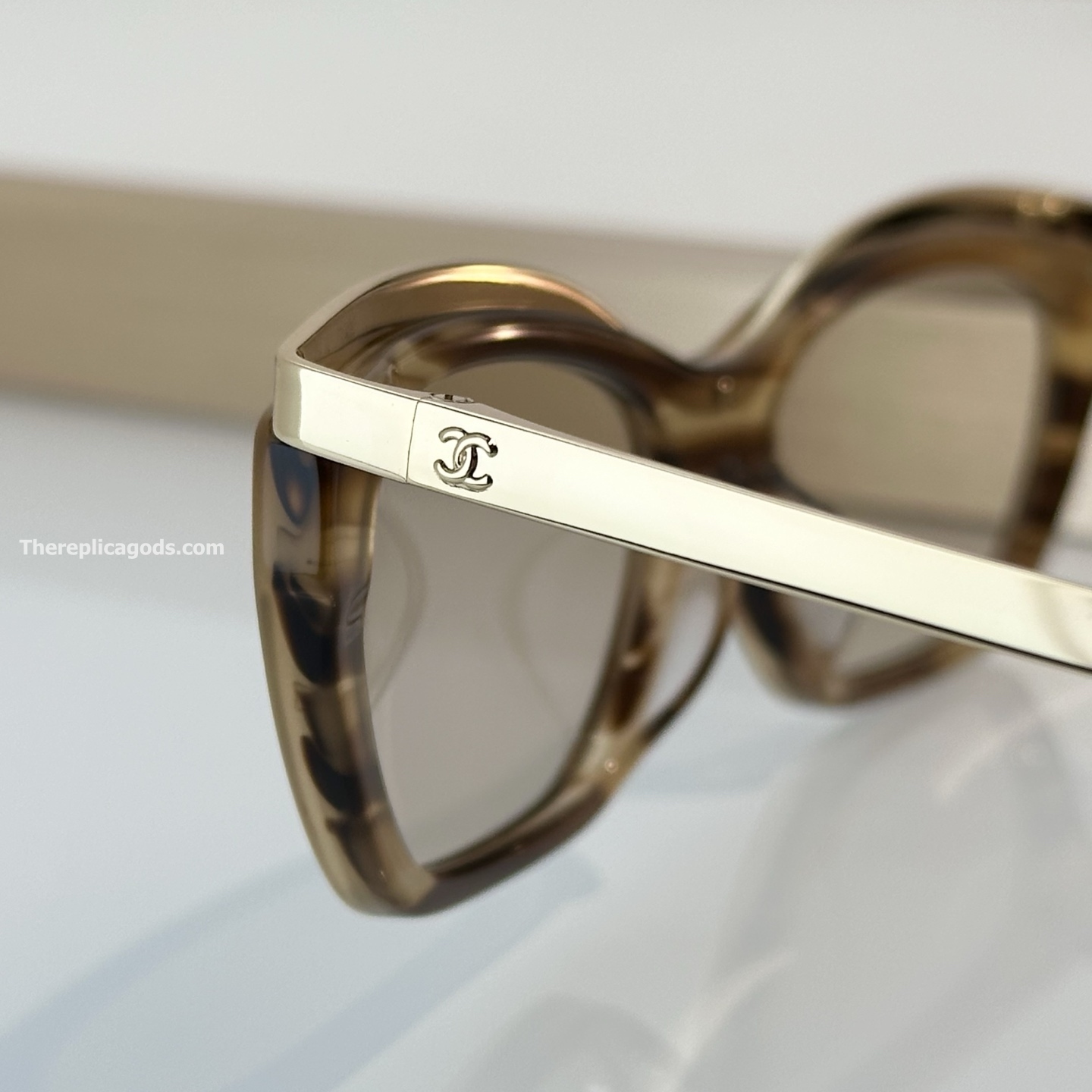 CAT-EYE SUNGLASSES IN LIGHT BROWN - SG335