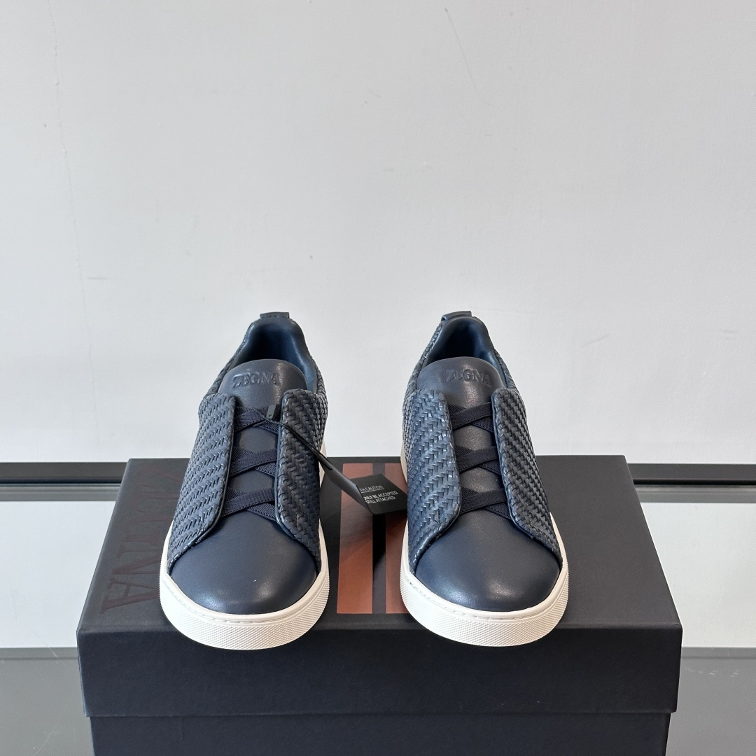 NAVY BLUE LEATHER TRIPLE STITCH SNEAKERS