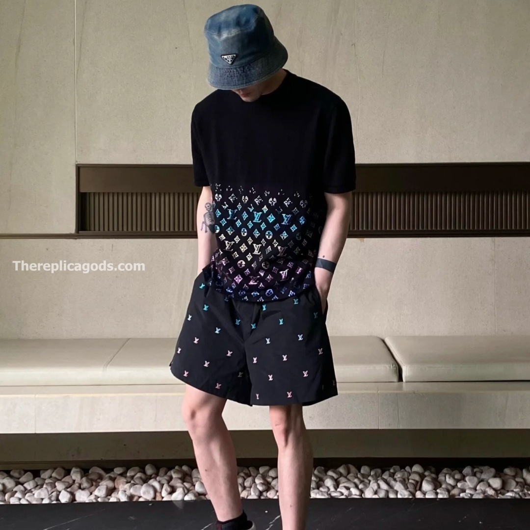 BLASON GRADIENT EMBROIDERED SWIM SHORTS - TP608
