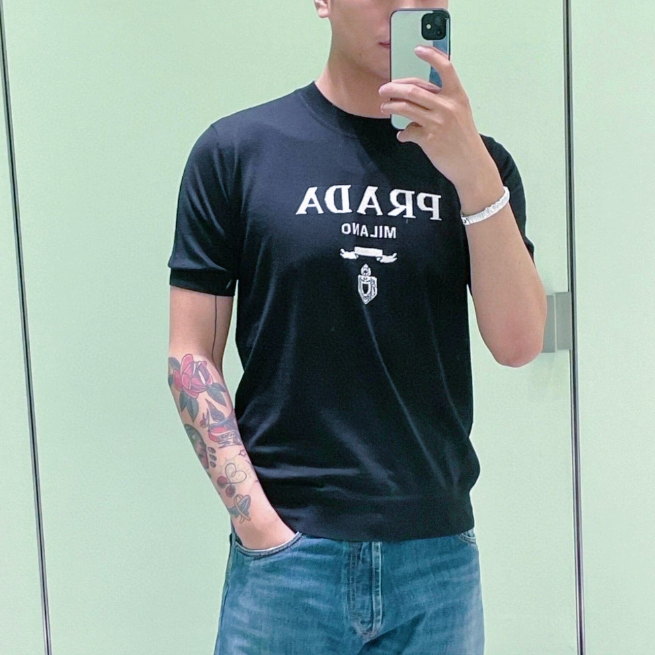 LOGO-INTARSIA KNITTED SHORT-SLEEVE T-SHIRT IN BLACK - TP573