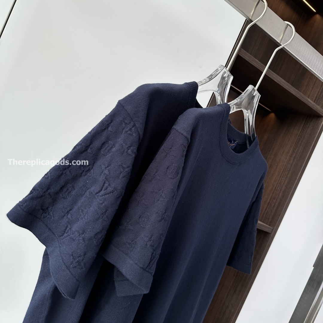 SHORT SLEEVED COTTON CREWNECK IN DEEP BLACK - TP587