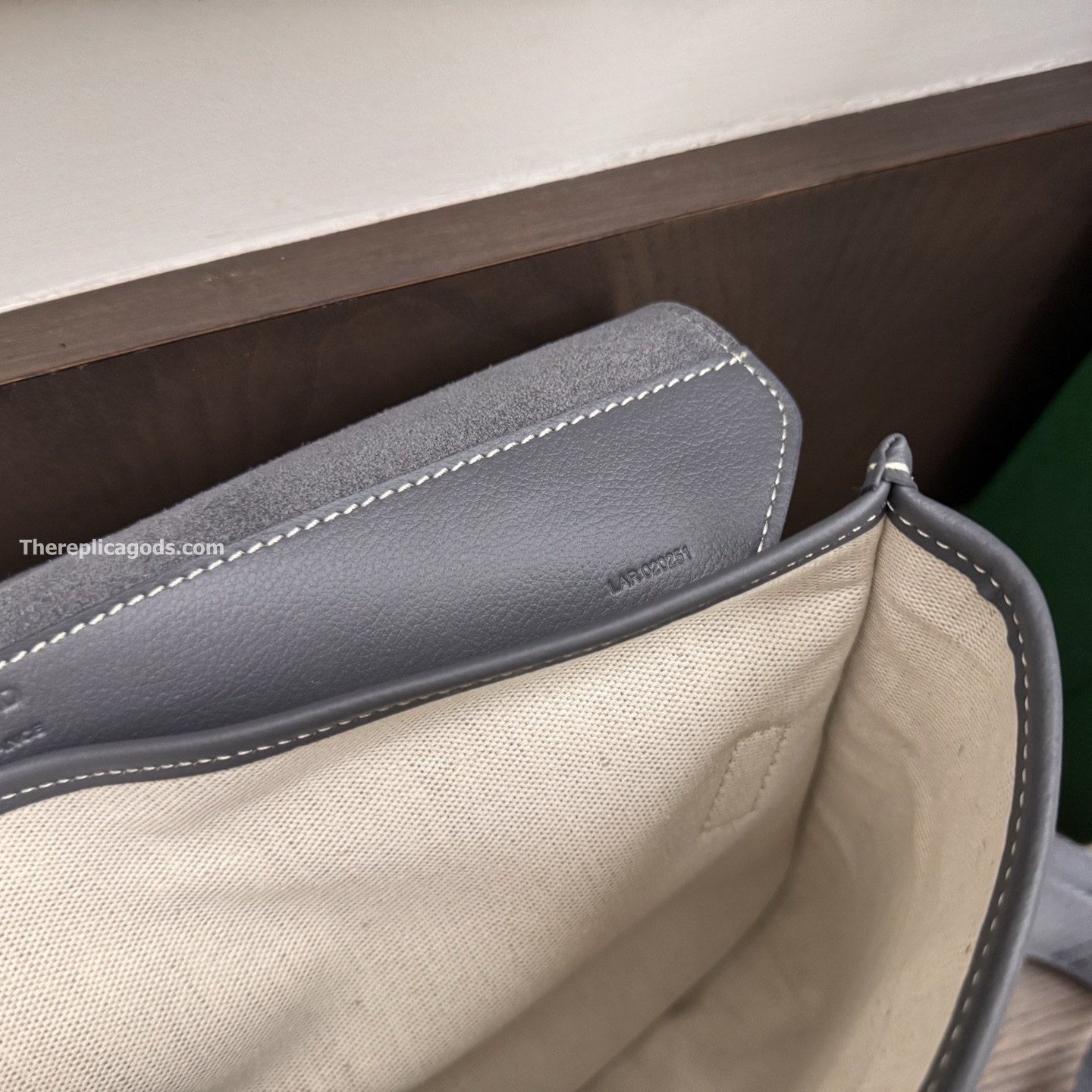COURSIER MESSENGER BAG IN GREY