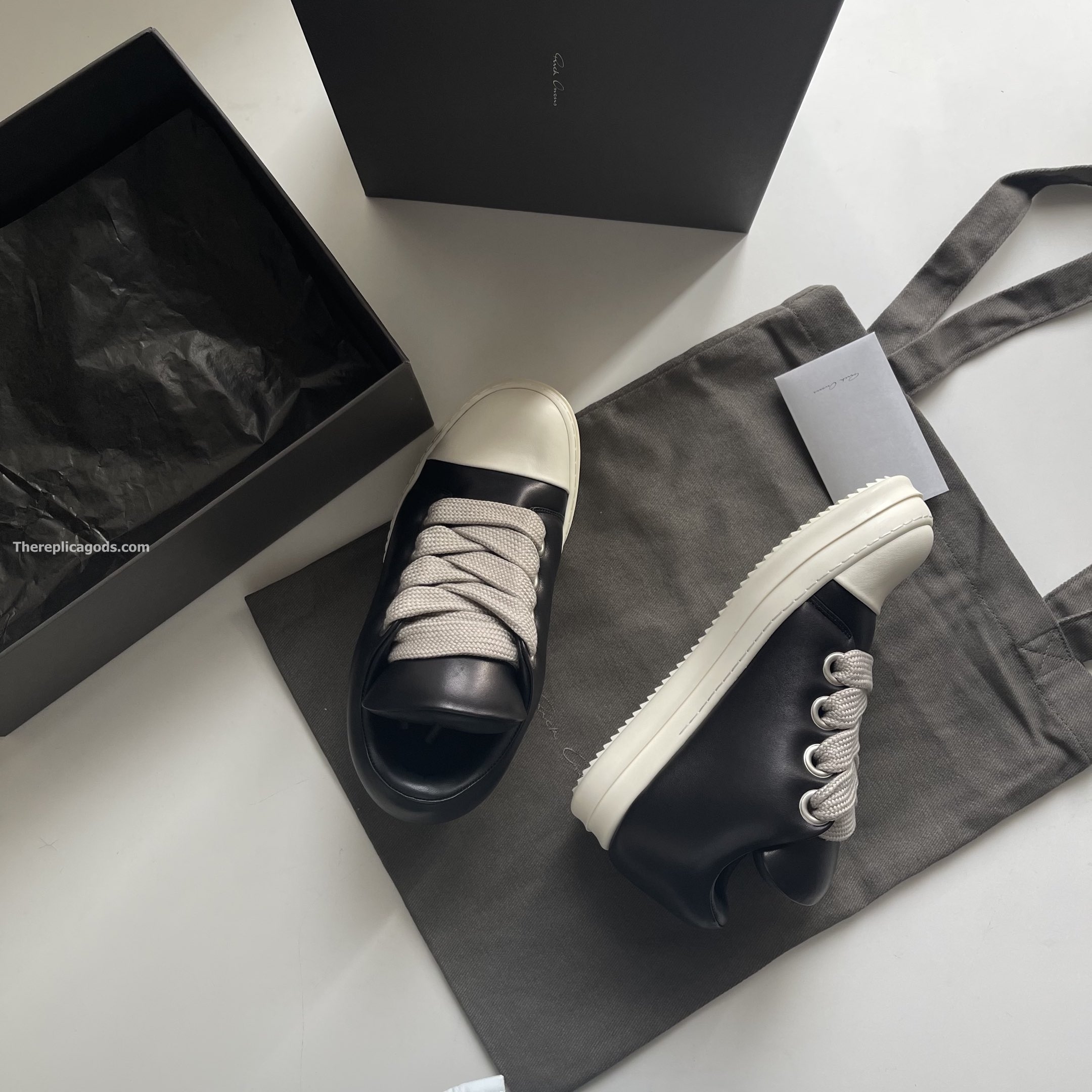 JUMBO LACE PADDED LOW SNEAKERS - RO37