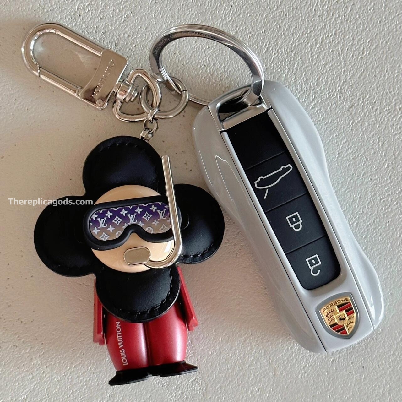 VIVIENNE DIVER BAG CHARM AND KEY HOLDER M00748