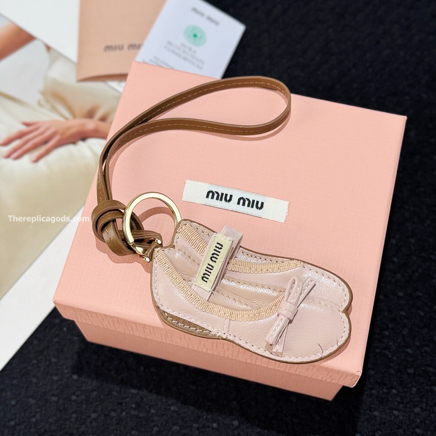 BALLET LEATHER KEYCHAIN TRICK