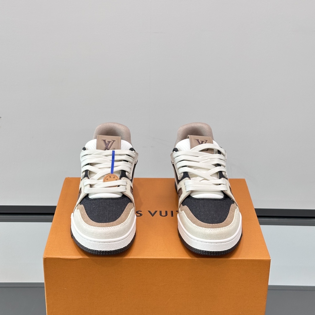 TRAINER SNEAKERS IN BEIGE - LV944