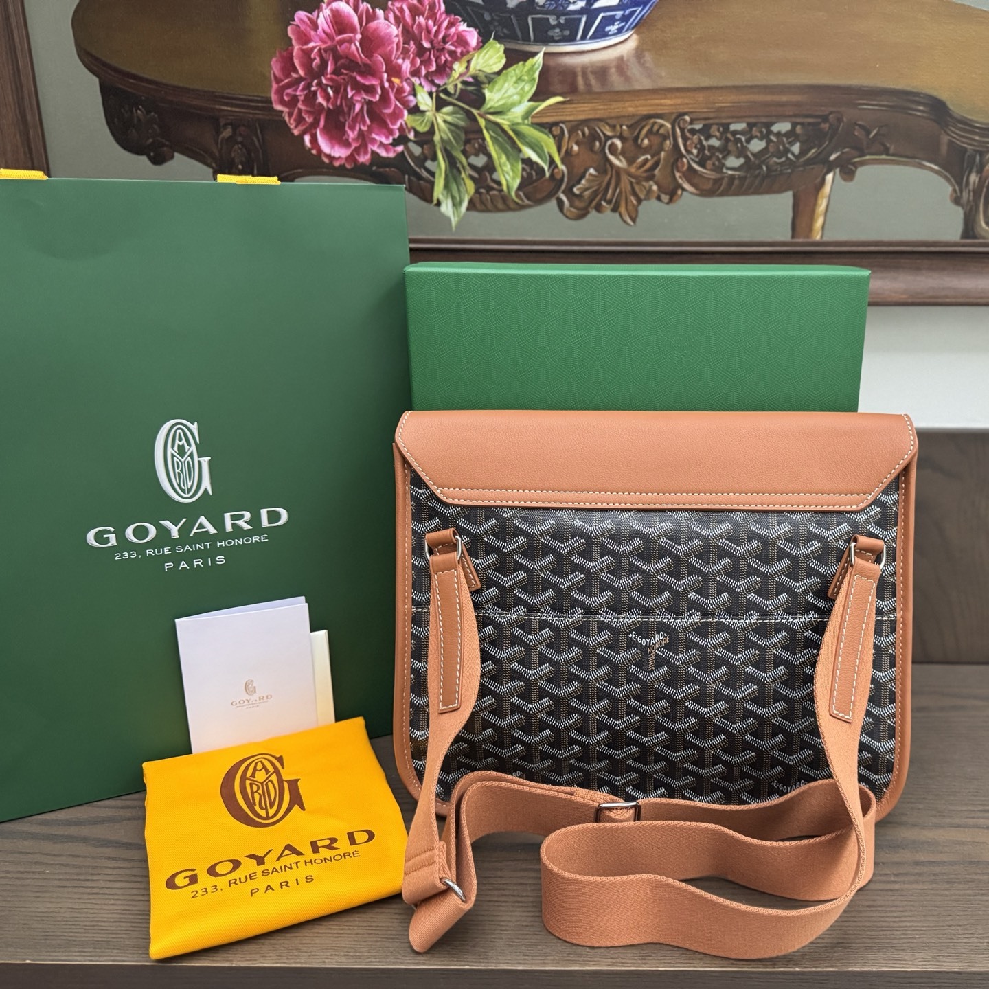 COURSIER MESSENGER BAG IN BLACK AND TAN