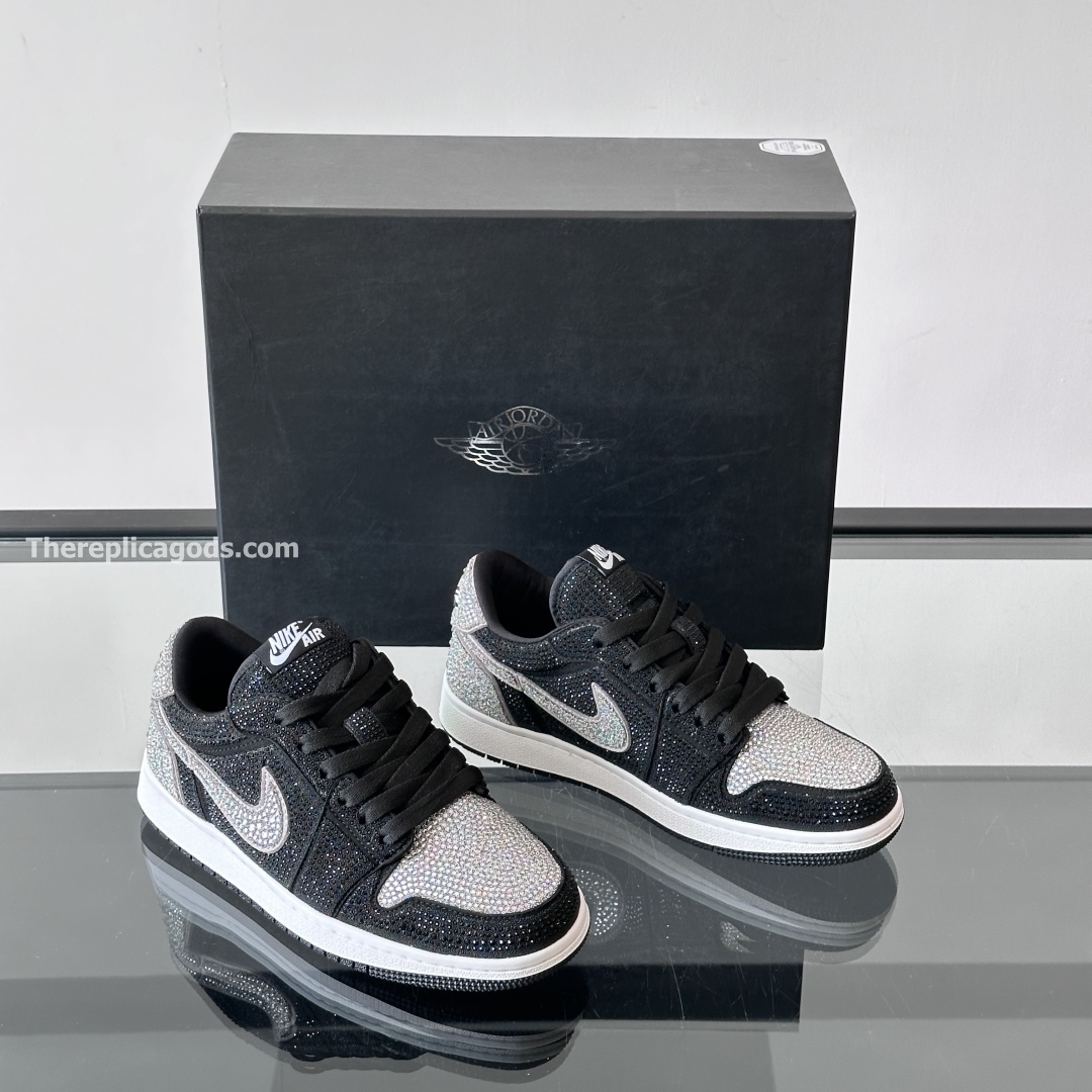 SWAROVSKI X AIR JORDAN 1 LOW OG CRYSTAL