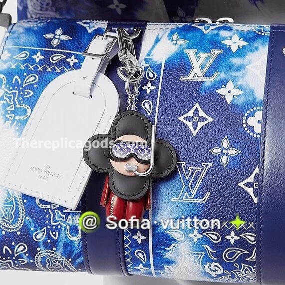 VIVIENNE DIVER BAG CHARM AND KEY HOLDER M00748