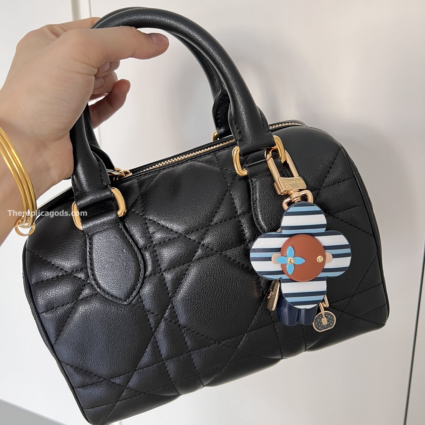 NAUTICAL VIVIENNE BAG CHARM AND KEY HOLDER M01811