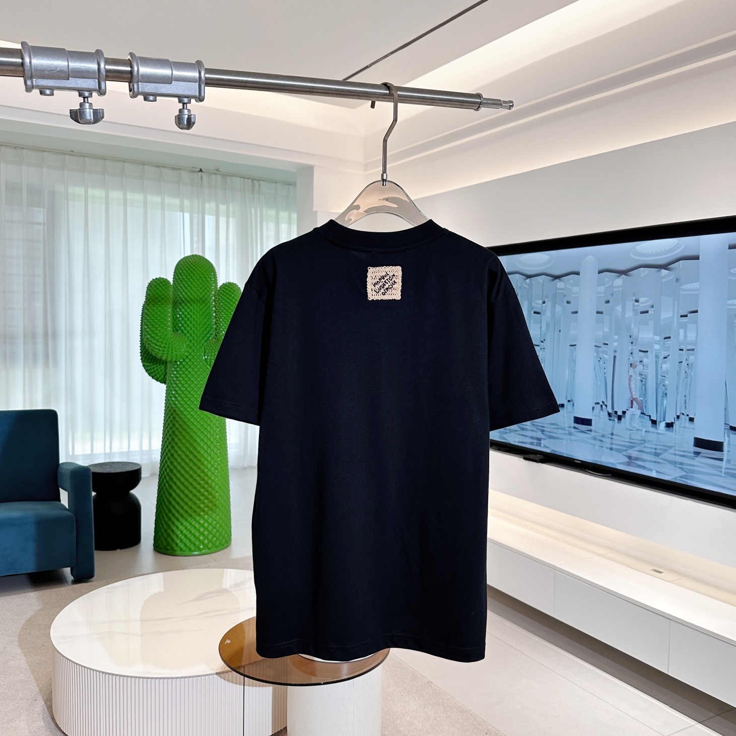 EMBROIDERED SIGNATURE T-SHIRT IN BLACK - TP662