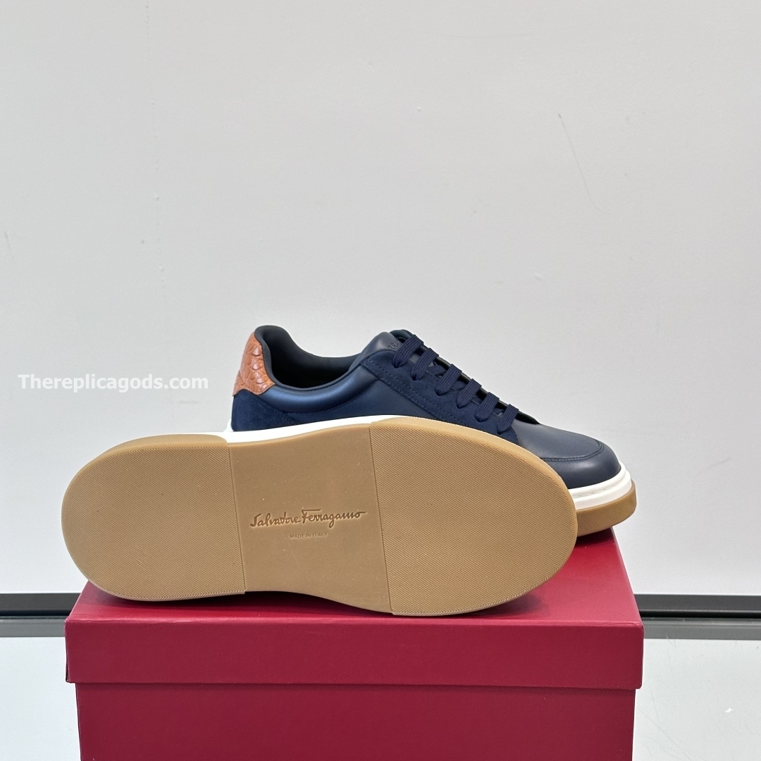 LOW TOP SNEAKERS WITH GANCINI OUTLINE - OW67