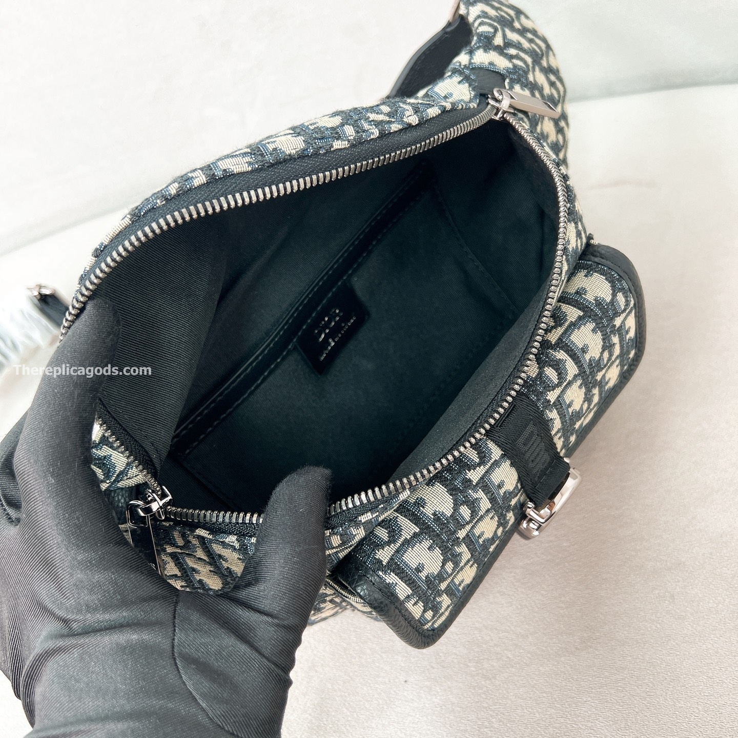 8 BELT BAG BEIGE AND BLACK OBLIQUE JACQUARD