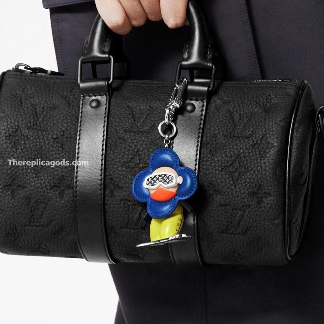 VIVIENNE SNOWBOARD BAG CHARM AND KEY HOLDER