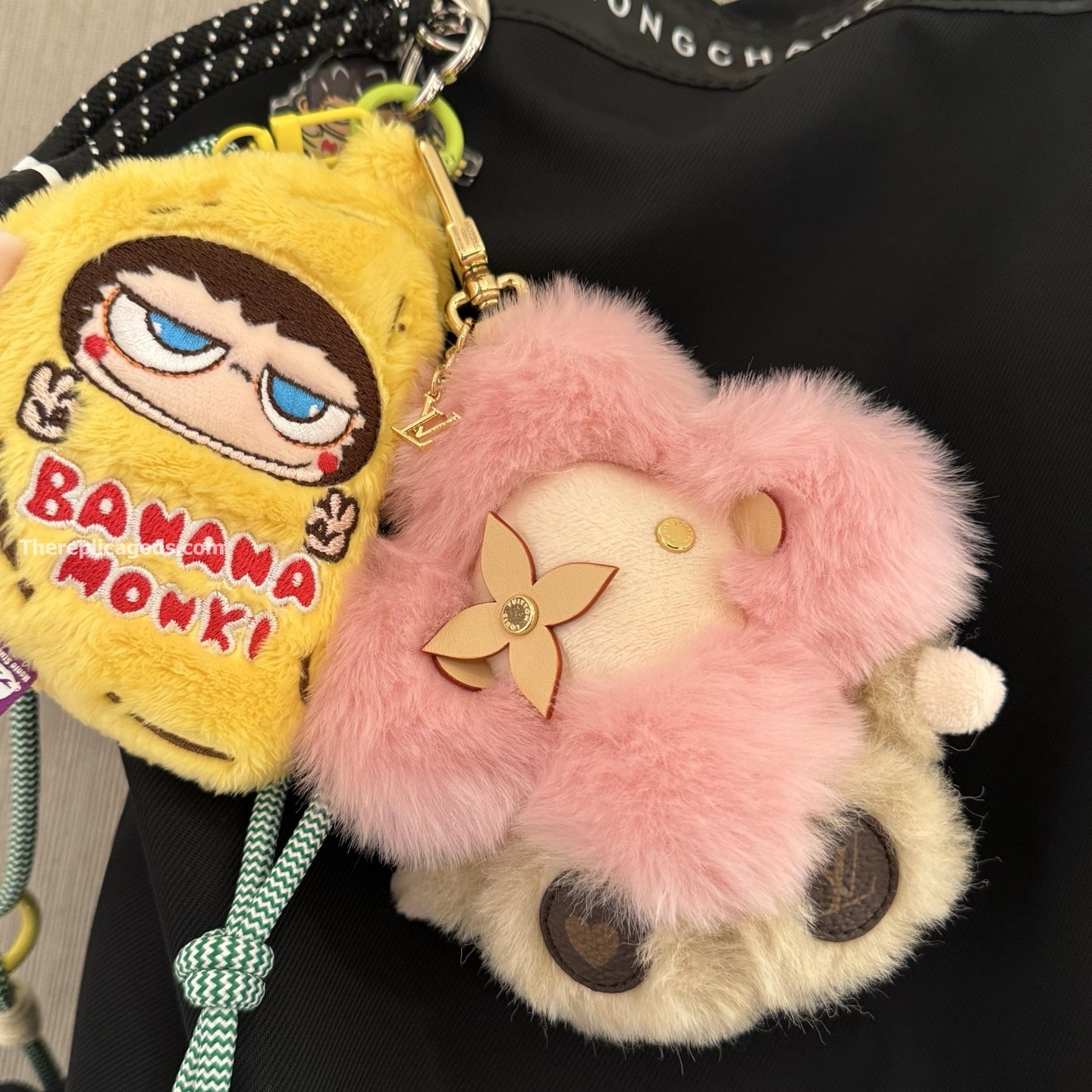 MY VIVIENNE BAG CHARM IN PINK M02348