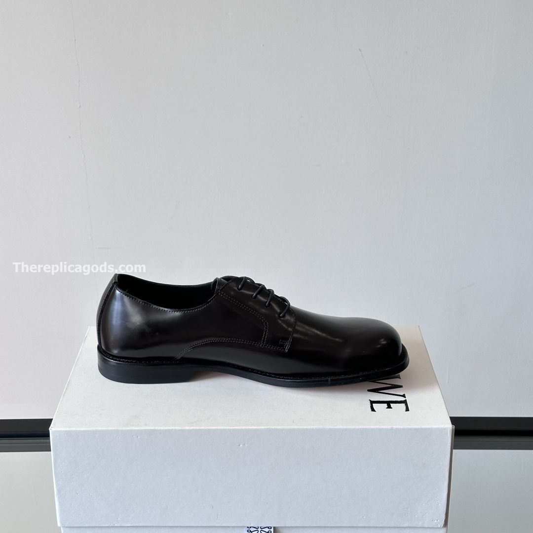 LEATHER LACE-UP SHOES IN BLACK