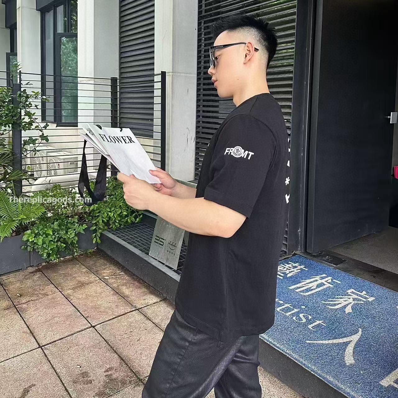 x FRGMT MAXI LOGO COTTON T-SHIRT IN BLACK - TP623
