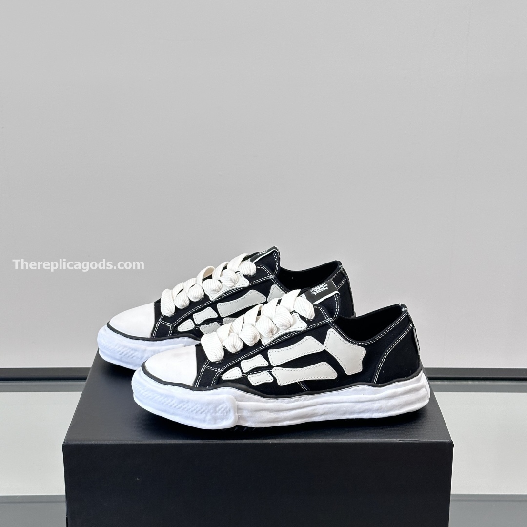 x MMY BONES SNEAKERS IN BLACK - RI83