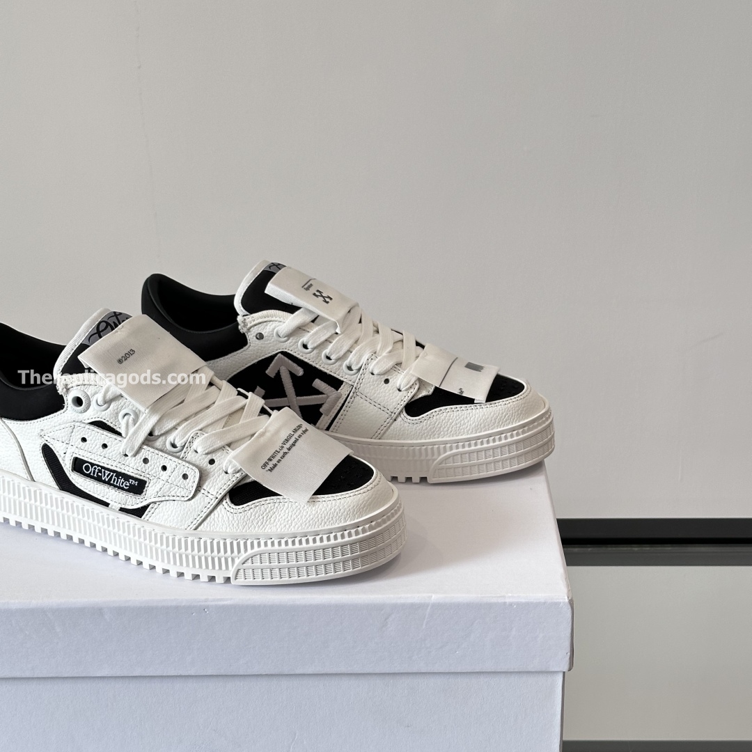 3.0 OFF-COURT SNEAKERS IN WHITE AND BLACK - OW50