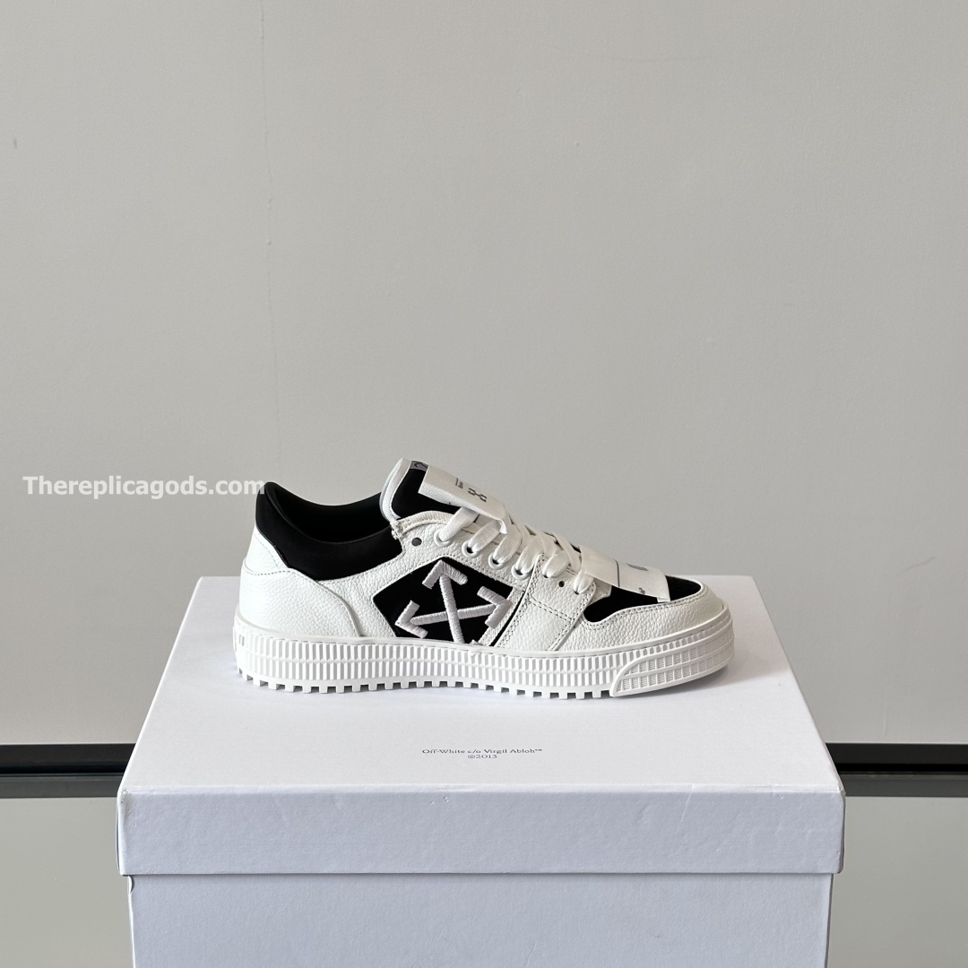3.0 OFF-COURT SNEAKERS IN WHITE AND BLACK - OW50