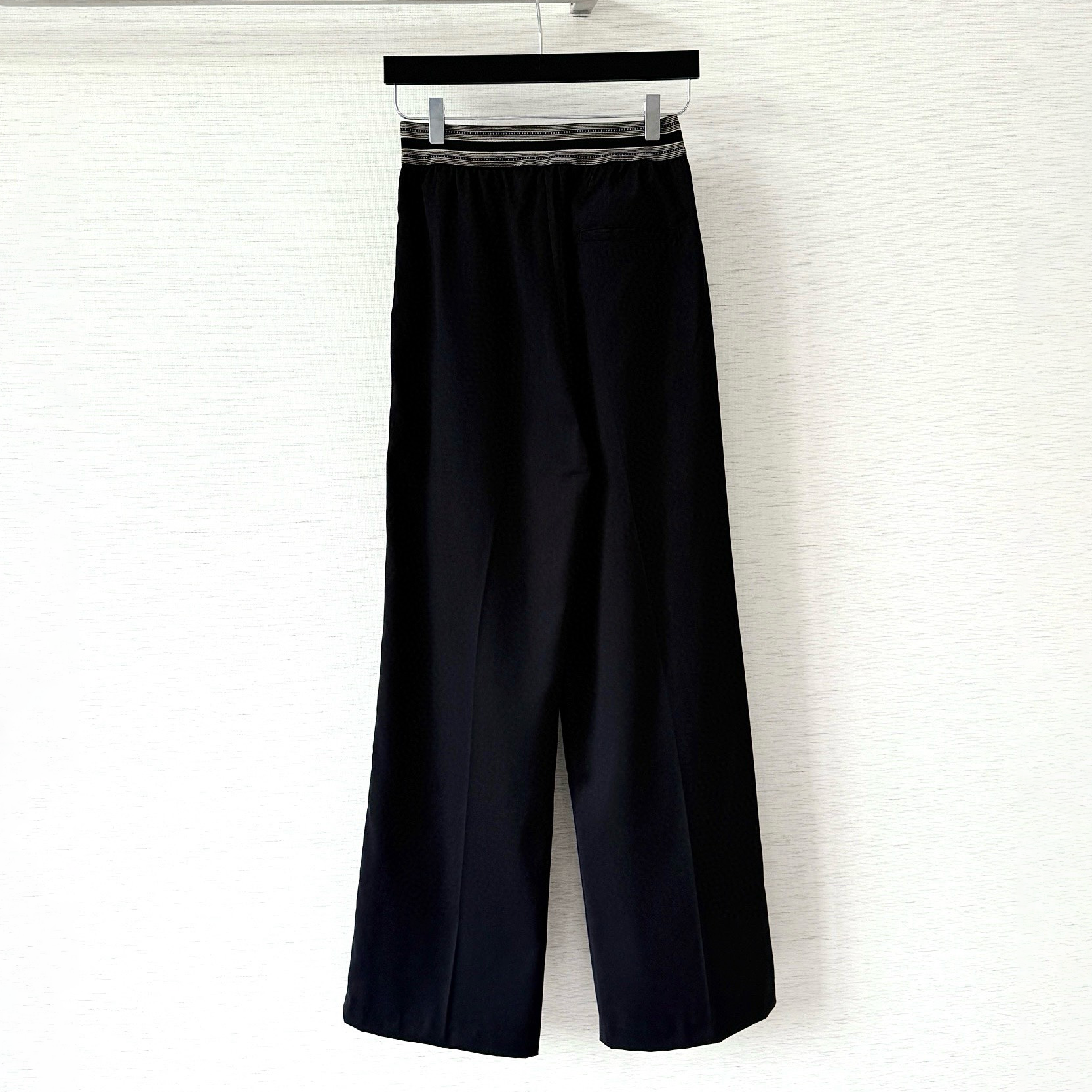 LOGO BANDED CROPPED TROUSERS IN BLACK - TP568