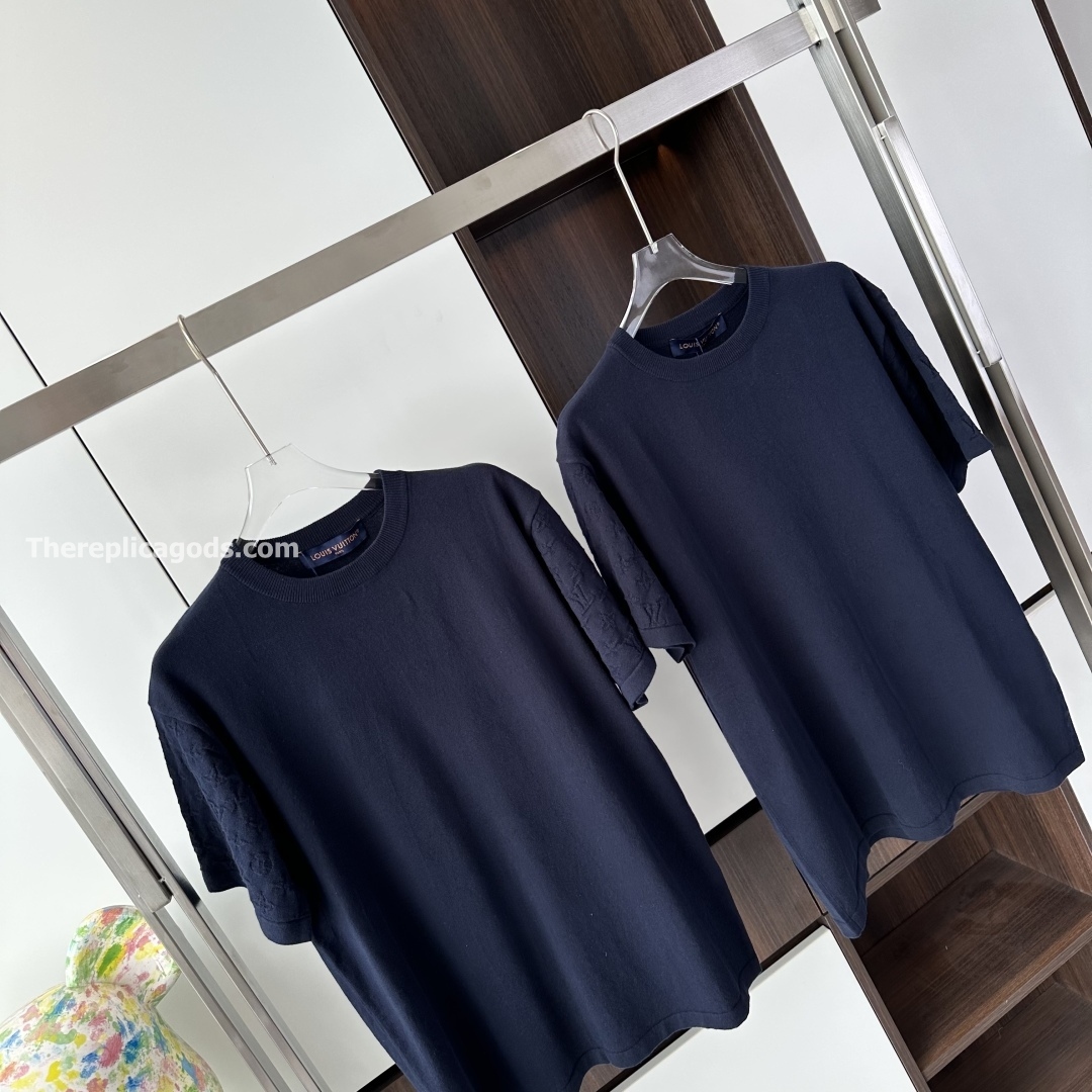 SHORT SLEEVED COTTON CREWNECK IN DEEP BLACK - TP587
