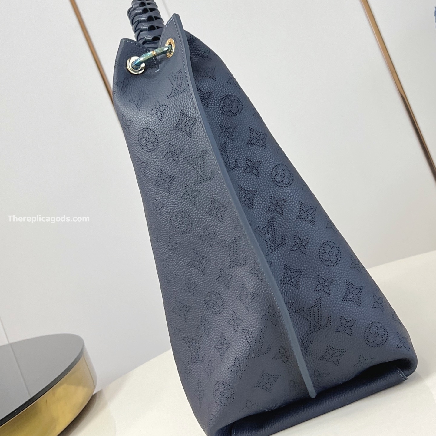 CARMEL HANDBAG NAVY MAHINA CALFSKIN LEATHER M14310