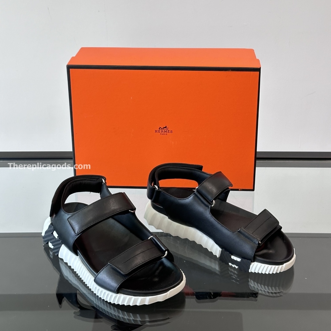 JUNIOR SANDALS IN BLACK - HS109