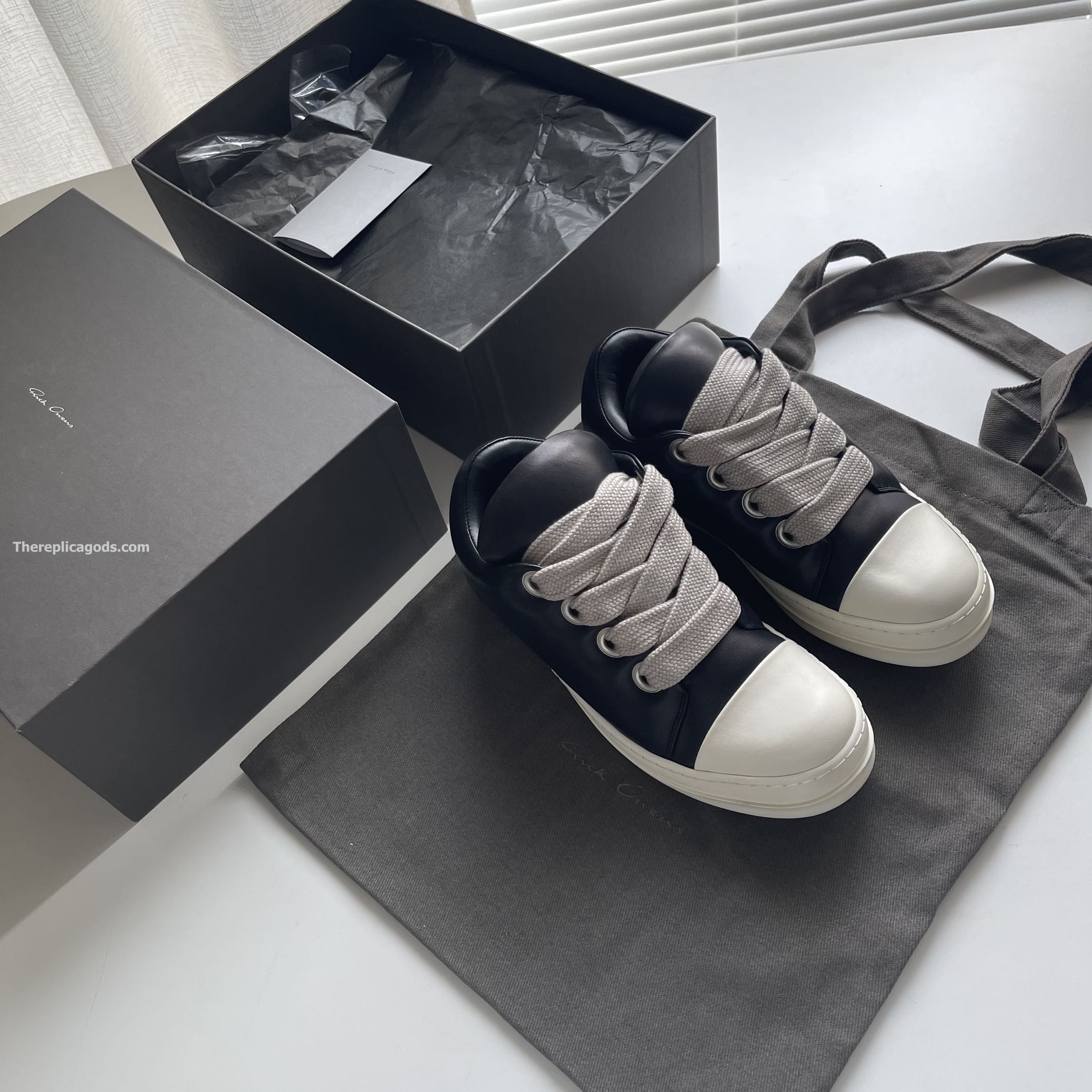 JUMBO LACE PADDED LOW SNEAKERS - RO37