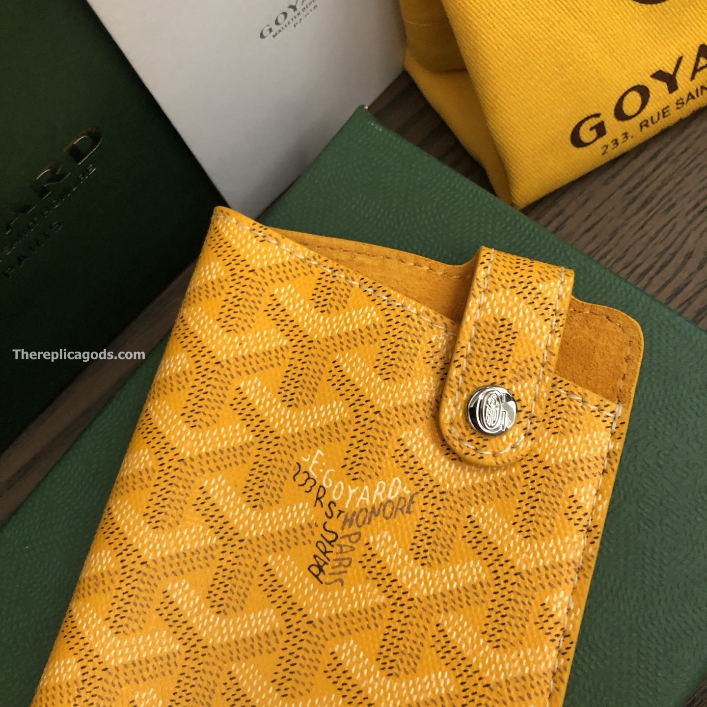 MONTMARTRE GM CASE IN YELLOW