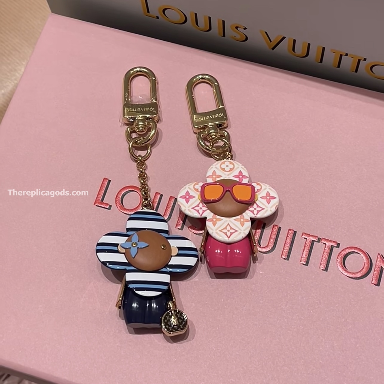 NAUTICAL VIVIENNE BAG CHARM AND KEY HOLDER M01811