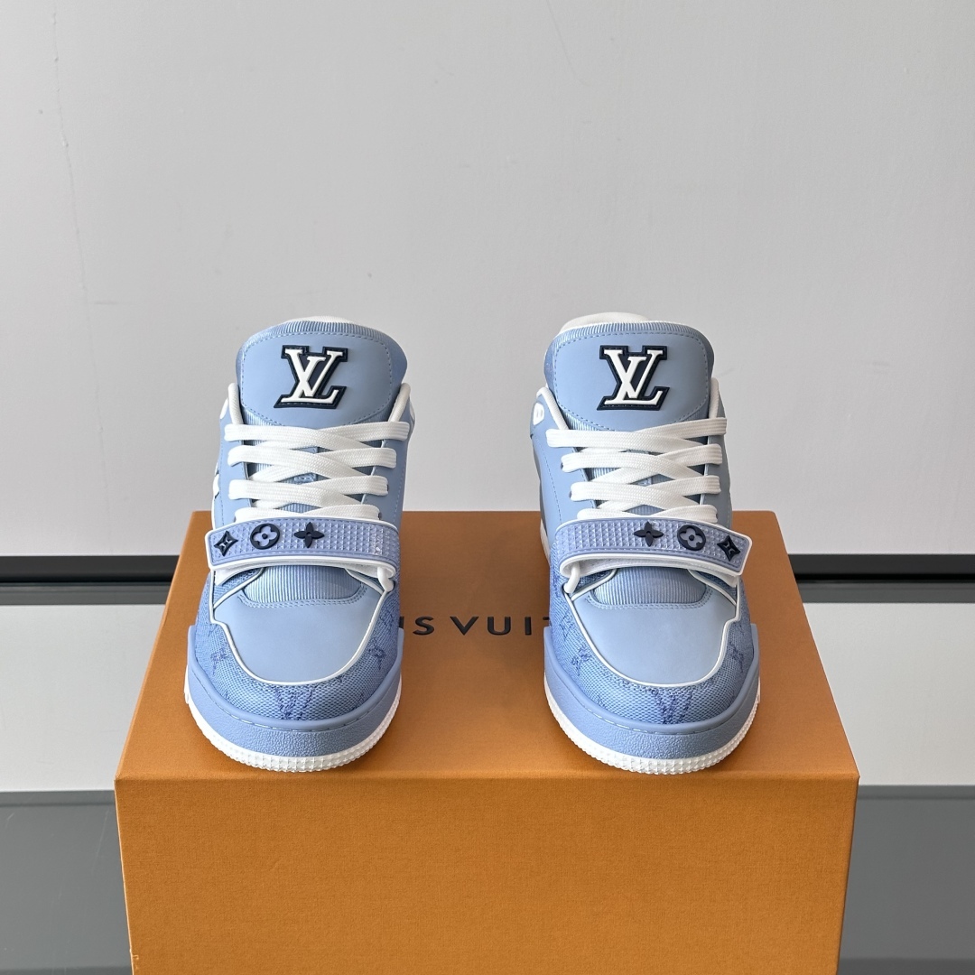 TRAINER SNEAKERS IN LIGHT BLUE - LV956