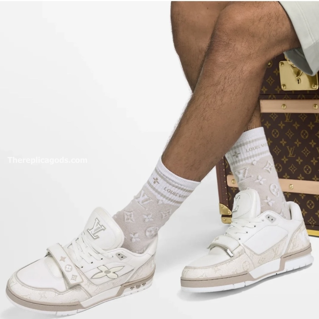 TRAINER SNEAKERS IN BEIGE- LV955