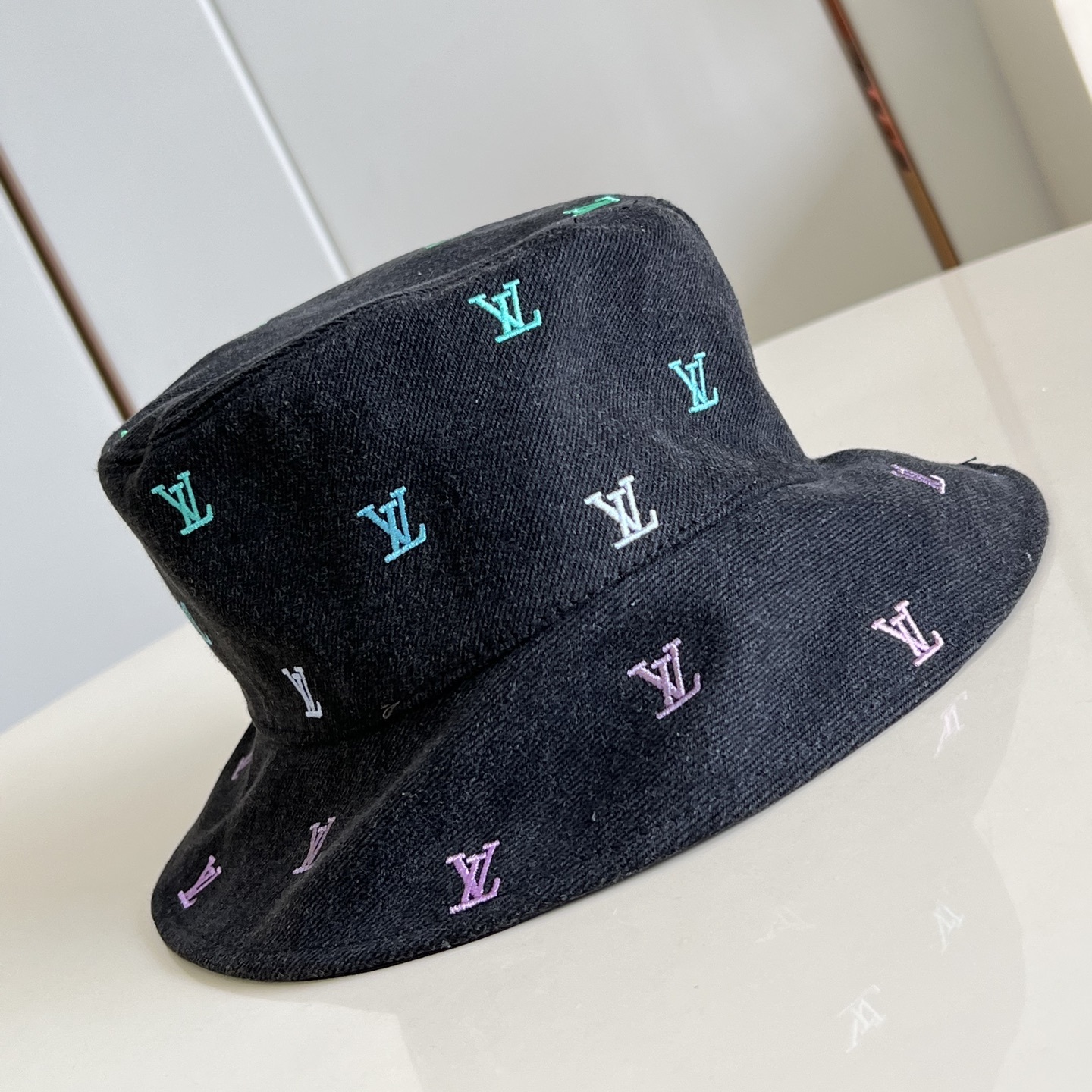 BLASON SHADING DENIM REVERSIBLE BUCKET HAT M7978M