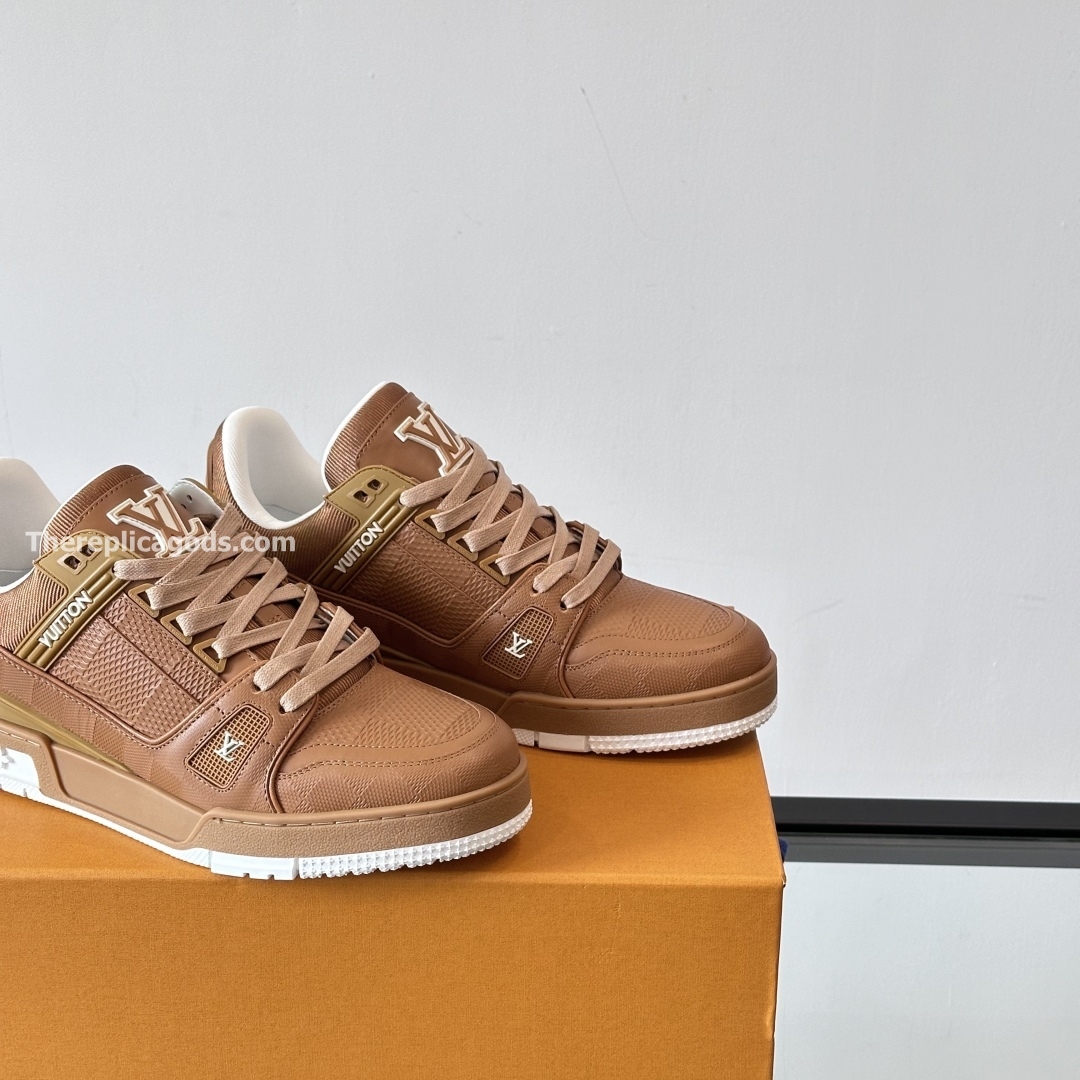 TRAINER SNEAKERS IN BROWN - LV936