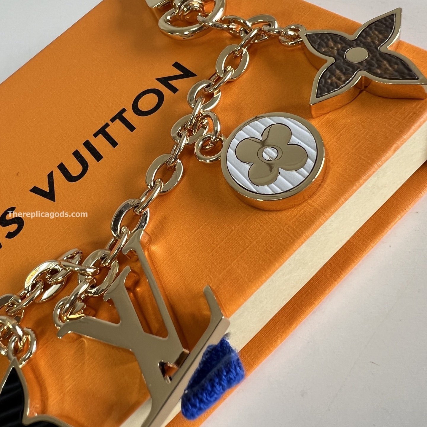SPRING STREET CHAIN BAG CHARM M01188