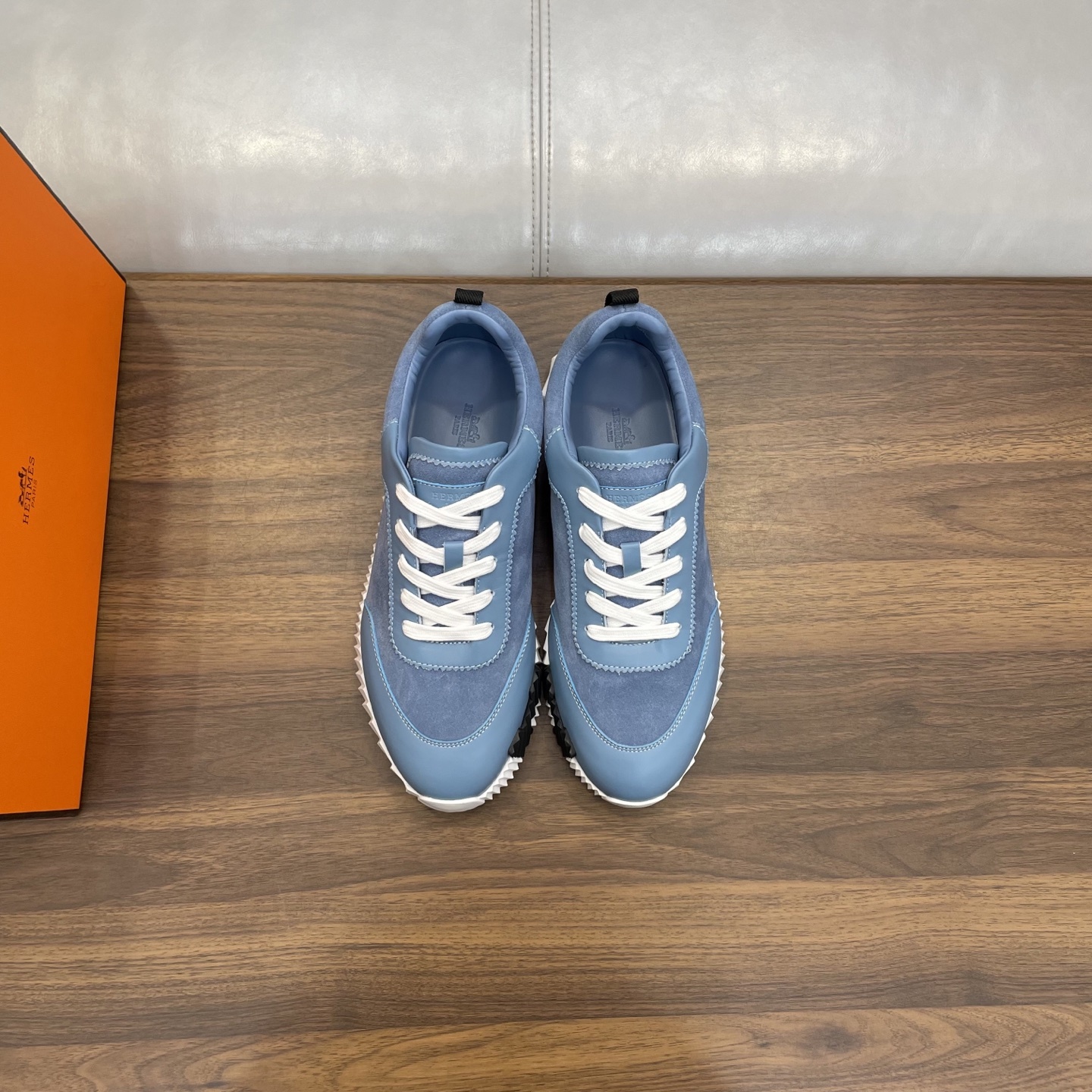 BOUNCING SNEAKERS IN BLUE - H359