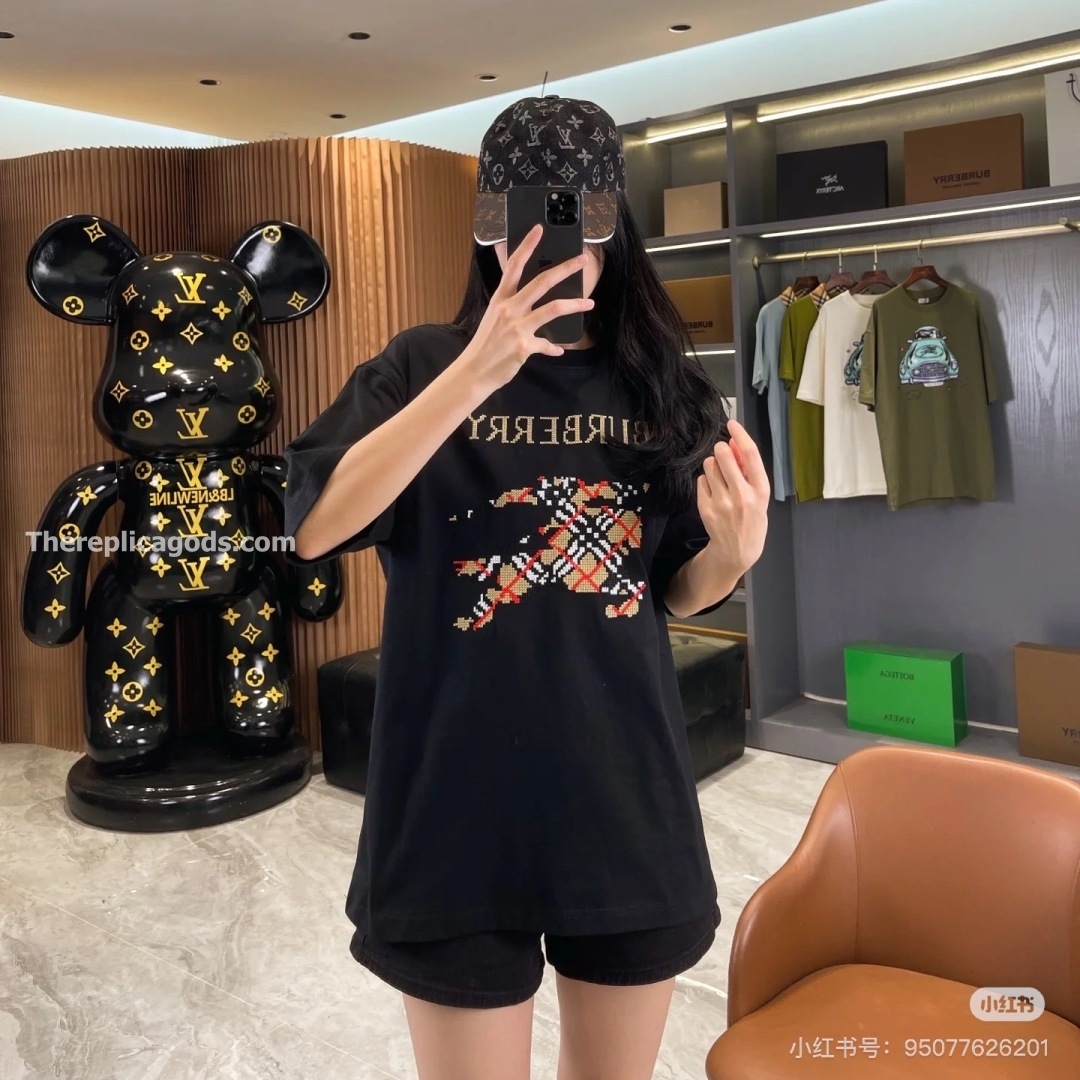 CROSS STITCH EKD​ COTTON T-SHIRT IN BLACK - TP589