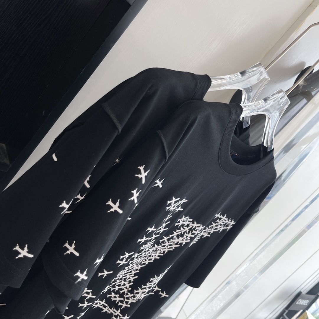AIRPLANE PRINTED T-SHIRT IN BLACK - TP584