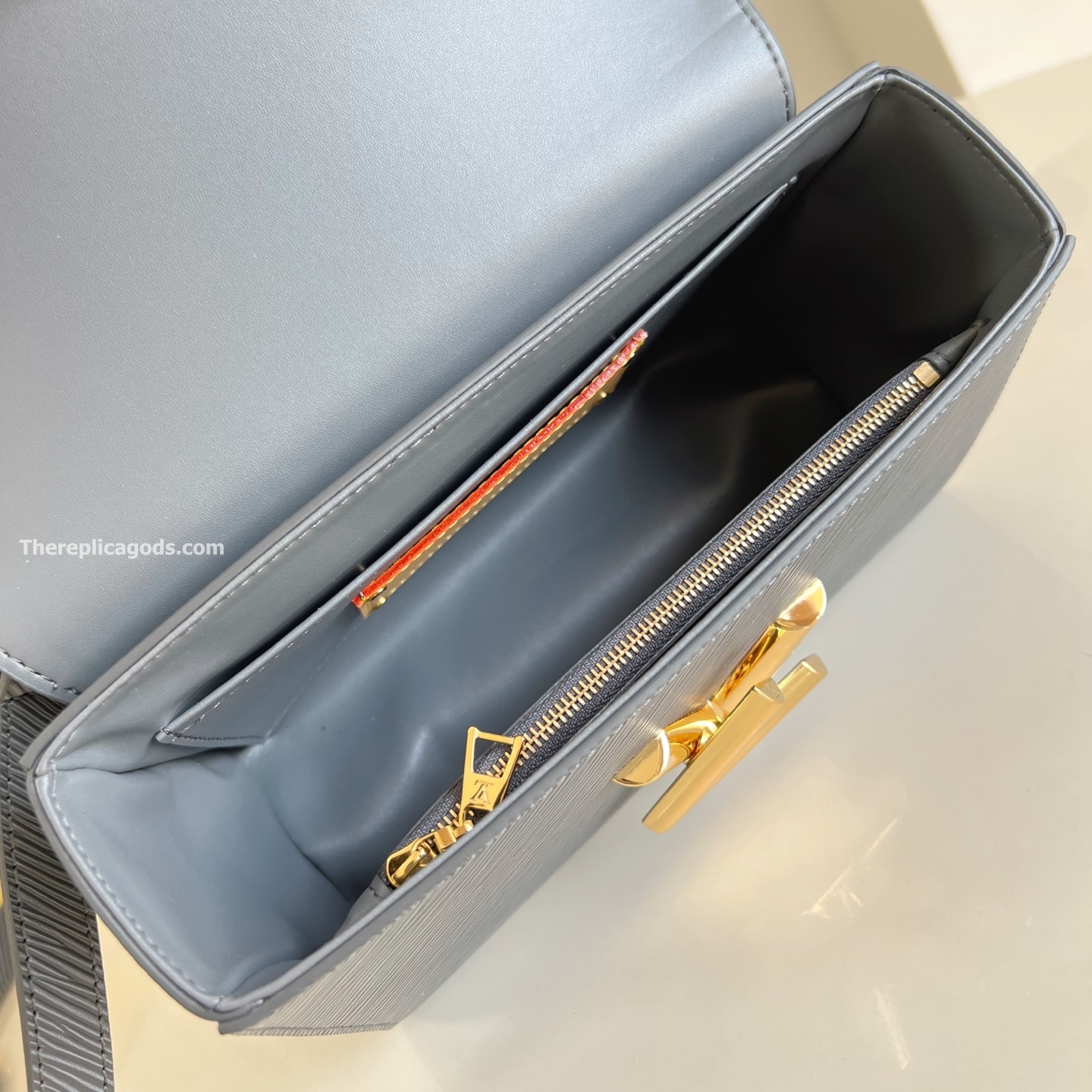 TWIST MM BAG GRAY EPI LEATHER M14059
