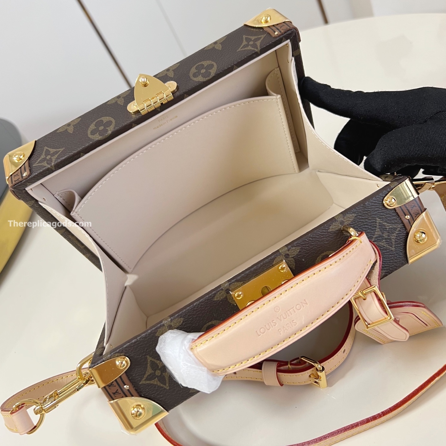 HANDLE TRUNK MONGORAM BAG M11118